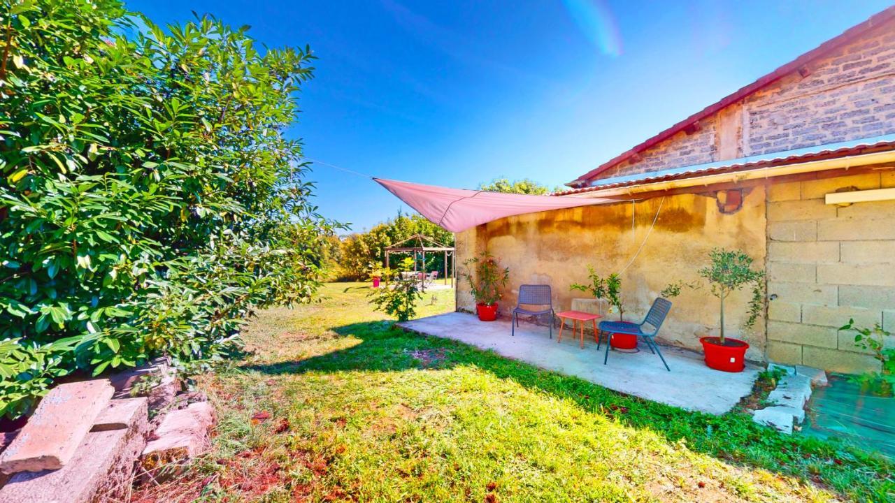 Calme Et Chaleureux Gite De Campagne. Voiteur Bagian luar foto